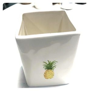 Rae Dunn Artisan Collection pineapple pen cup